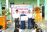Công ty Chế biến Khí Vũng Tàu tài trợ trang thiết bị dạy, học cho Trường TH Hòa Bình