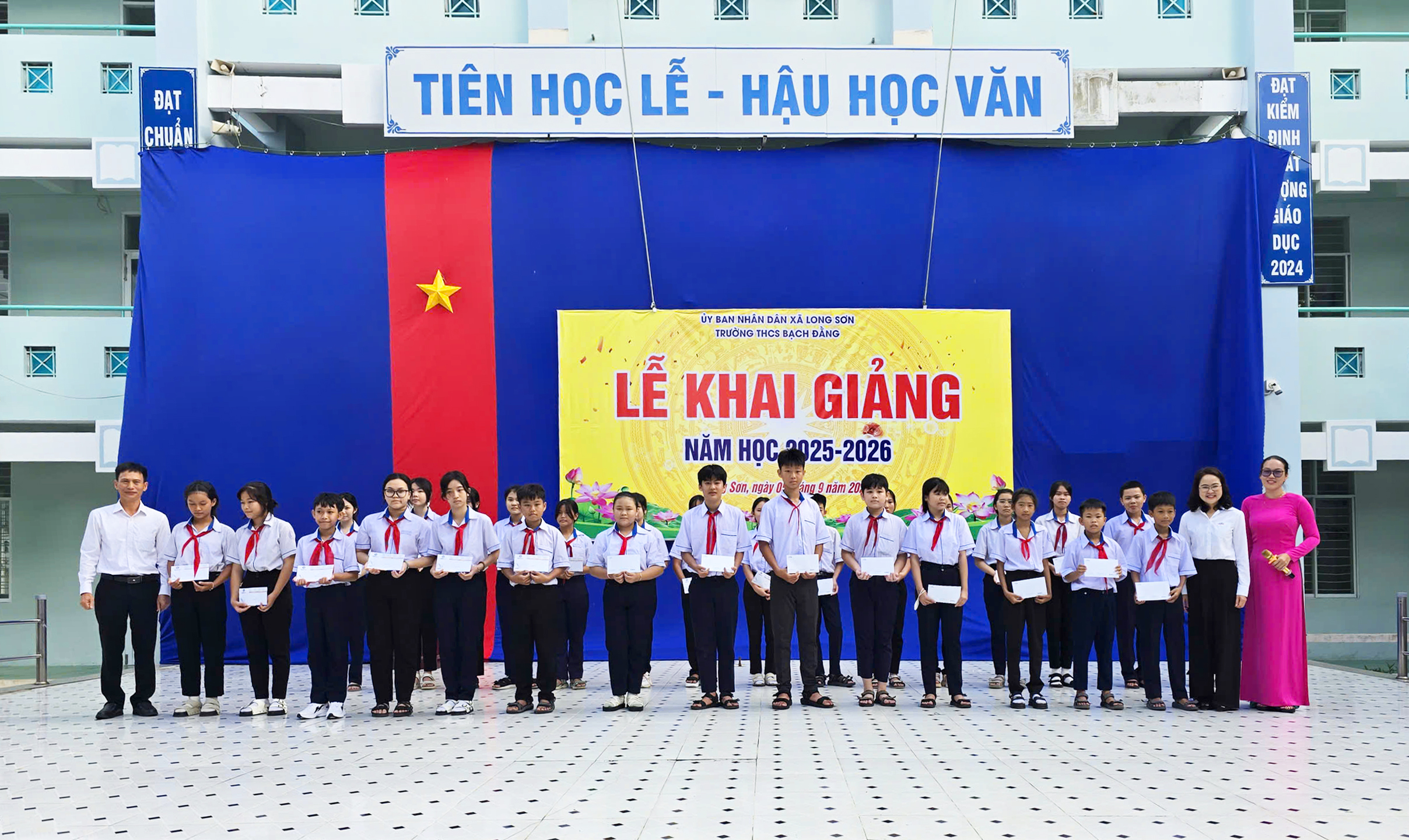 LSP cùng các đối tác trao 120 học bổng cho học sinh có hoàn cảnh khó khăn tại xã Long Sơn