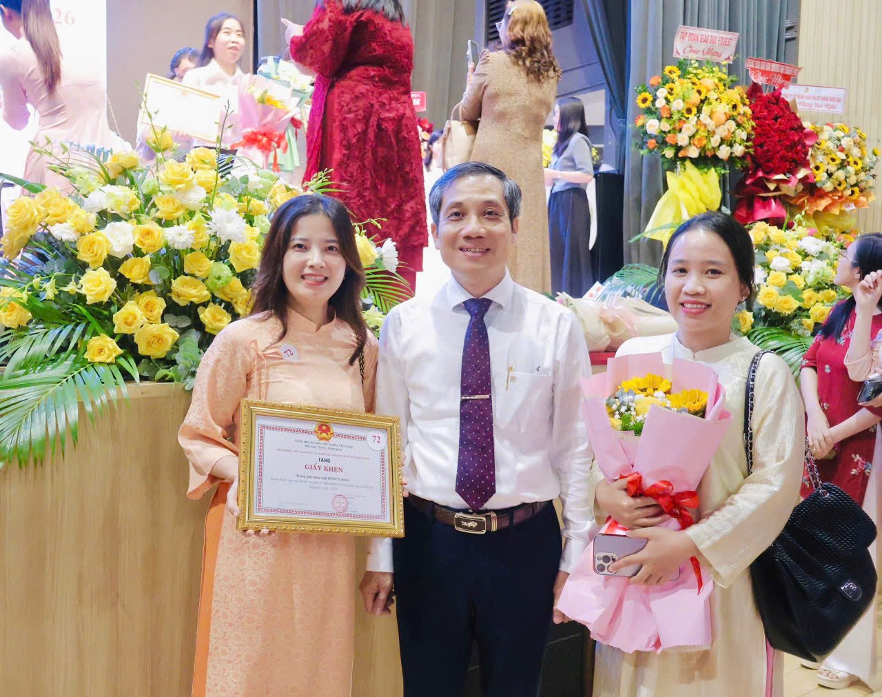 Trung tâm Ngoại ngữ Hanex hai lần liên tiếp được Sở GD-ĐT TP HCM vinh danh