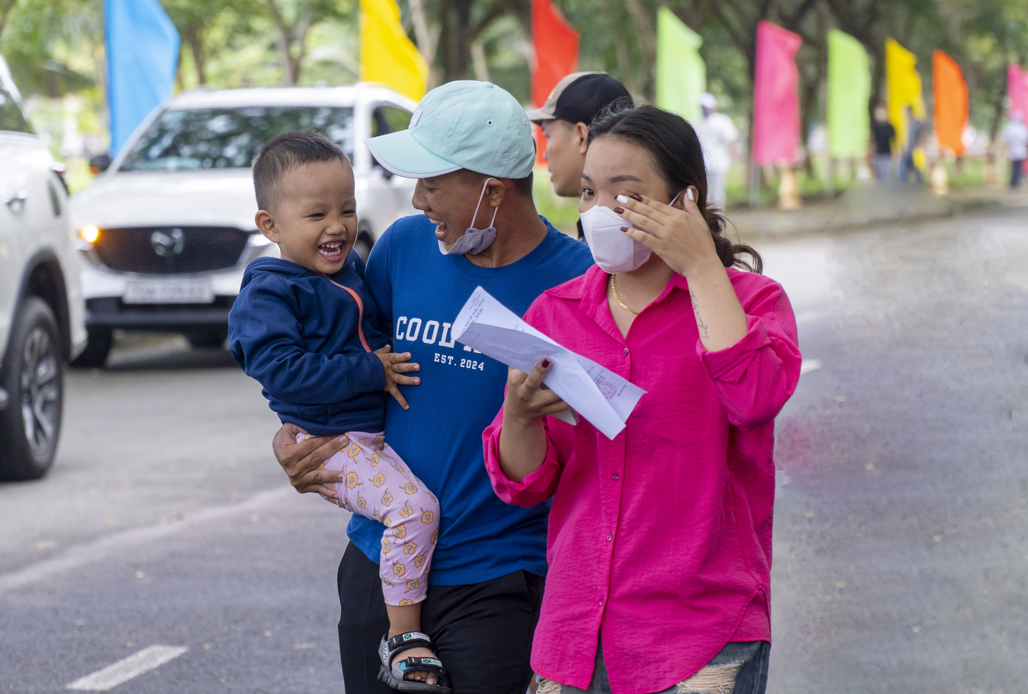 Niềm vui trong ngày đoàn tụ gia đình.