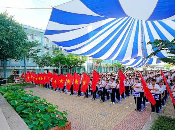 Trong 3 năm học gần đây, Trường THCS Võ Trường Toản chủ trương không nhận hoa khai giảng.