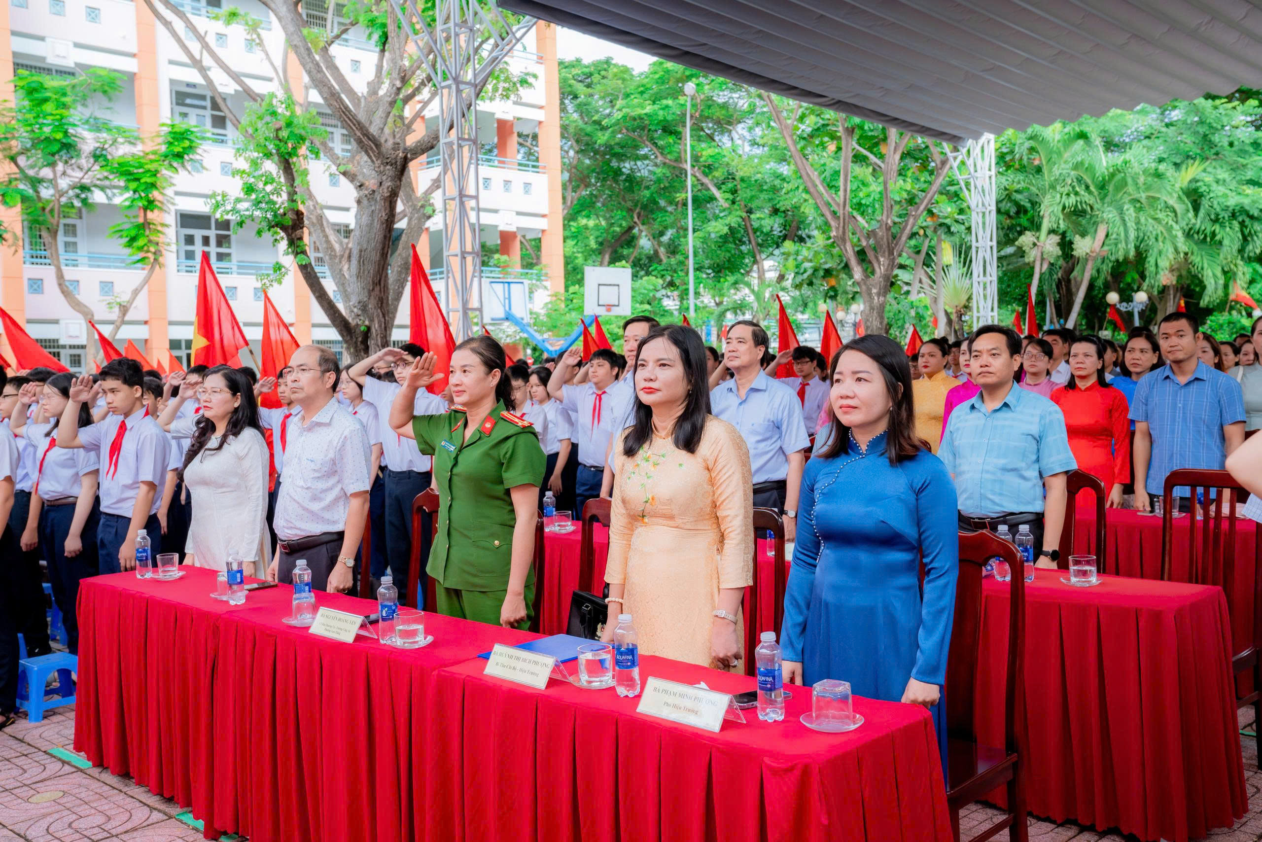 Buổi lễ diễn ra trong không khí trang trọng.
