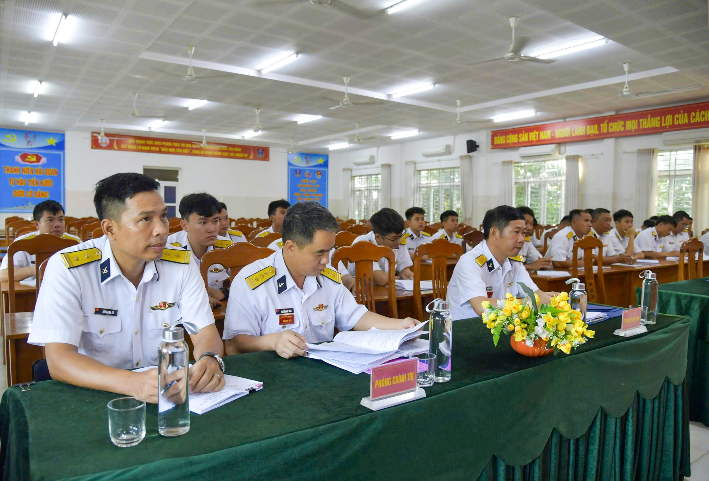 Các đại biểu tham dự lễ khai mạc lớp tập huấn.